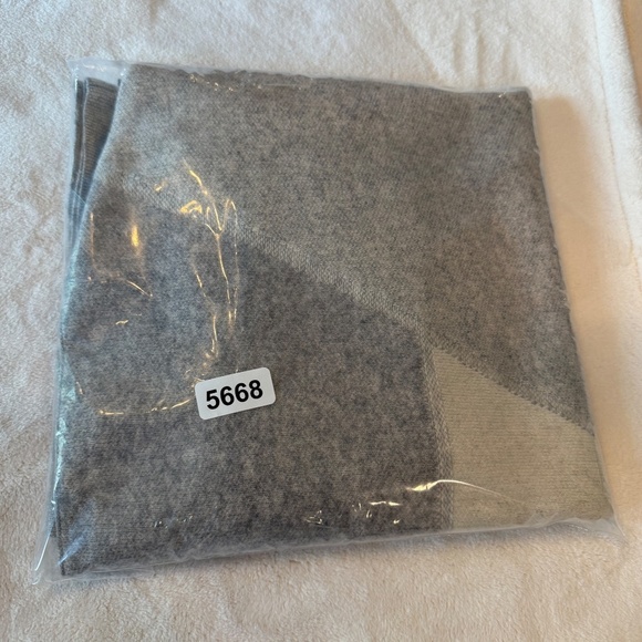 Vince Wool Cashmere geometric Colorblock Sweater 45668 - Picture 9 of 10